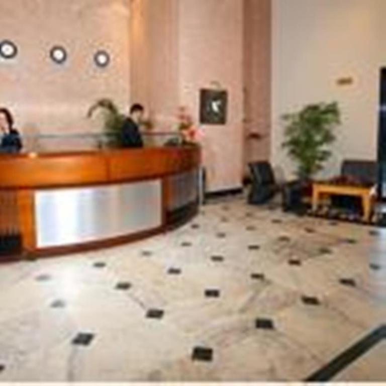 Indismart Hotel Calcutá Exterior foto