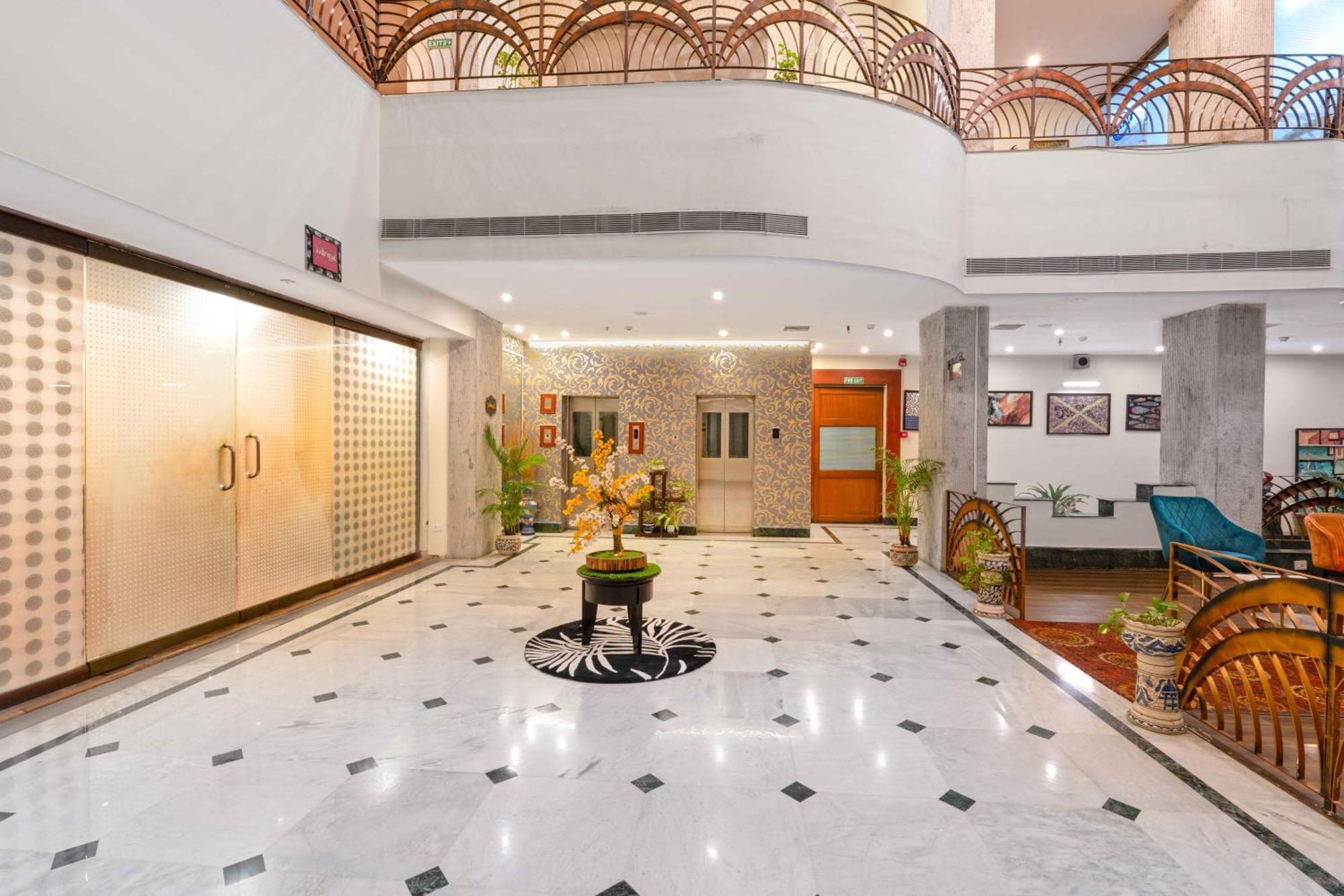 Indismart Hotel Calcutá Exterior foto
