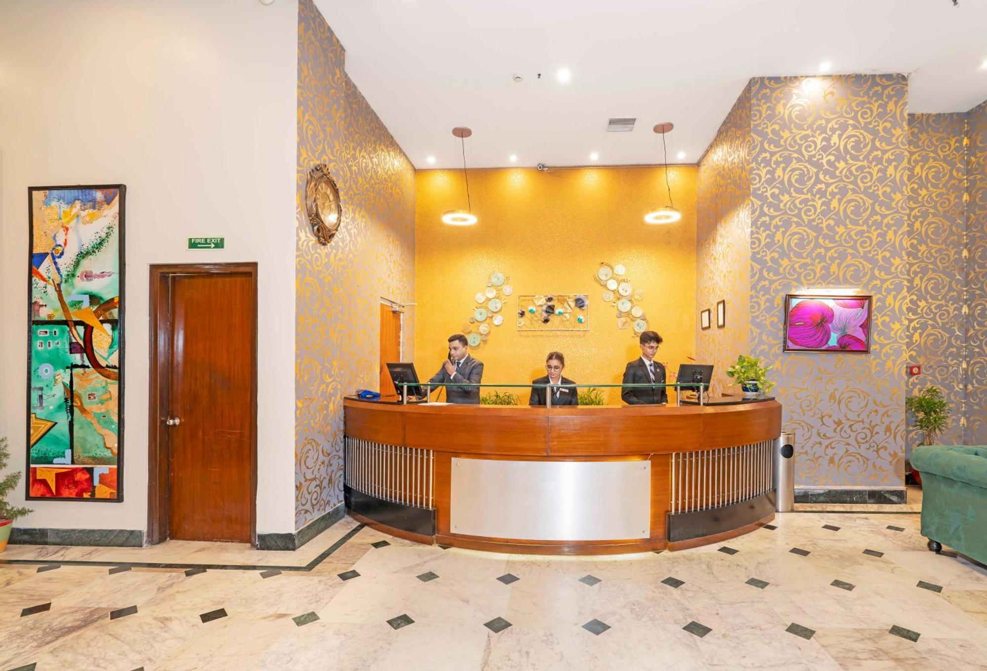 Indismart Hotel Calcutá Exterior foto