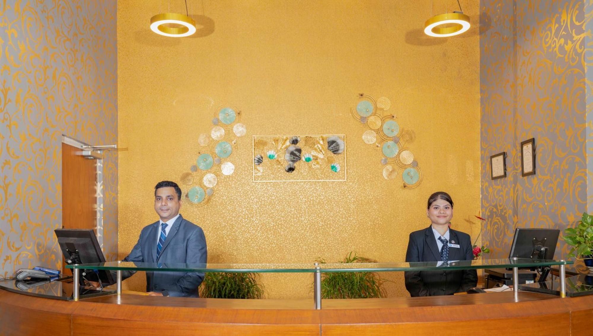 Indismart Hotel Calcutá Exterior foto